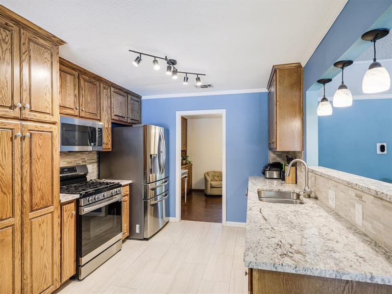 6404 Suncrest Court, North Richland Hills TX 76180 - Photo 10