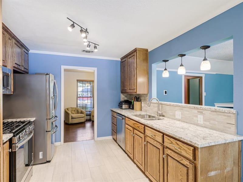 6404 Suncrest Court, North Richland Hills TX 76180 - Photo 11