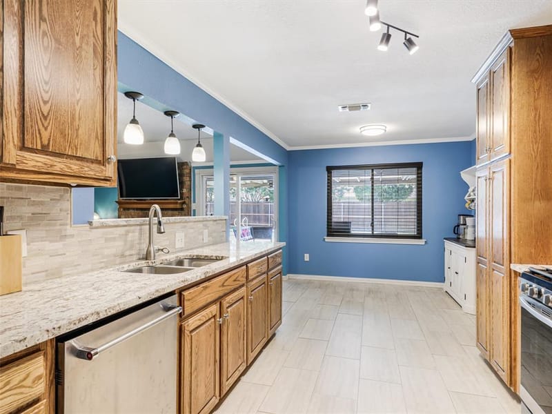6404 Suncrest Court, North Richland Hills TX 76180 - Photo 8