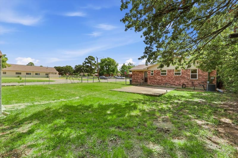 2017 Shawnee Street, Denton TX 76209 - Photo 32
