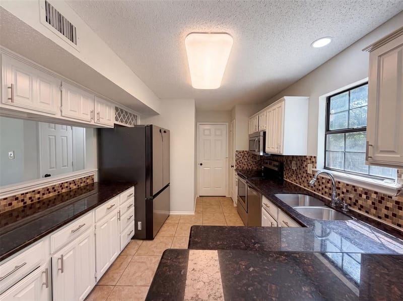 4300 Windwillow Court, Fort Worth TX 76137 - Photo 10