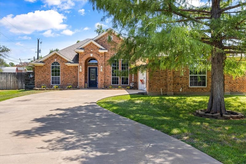 3930 Buena Vista Circle, Granbury TX 76049 - Photo 4