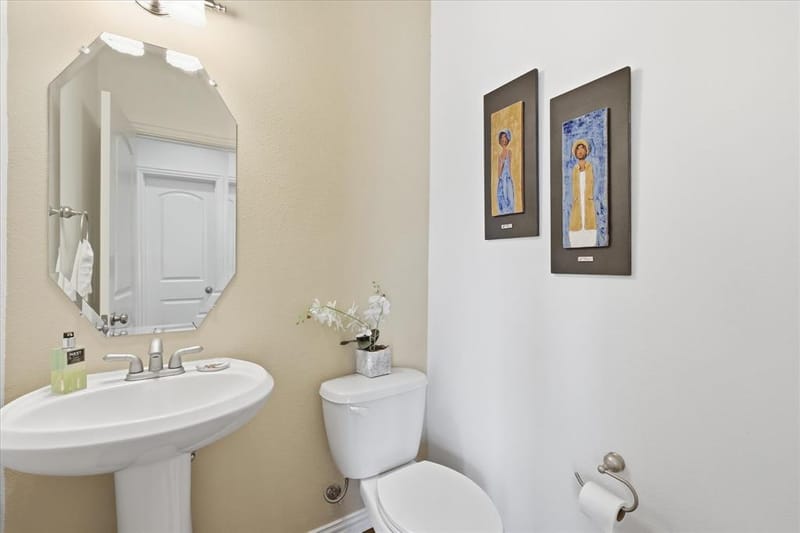 1404 Biltmore Lane, Irving TX 75063 - Photo 10