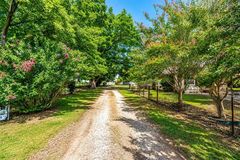 801 S Sutton Street, Mabank TX 75147 - Photo 2