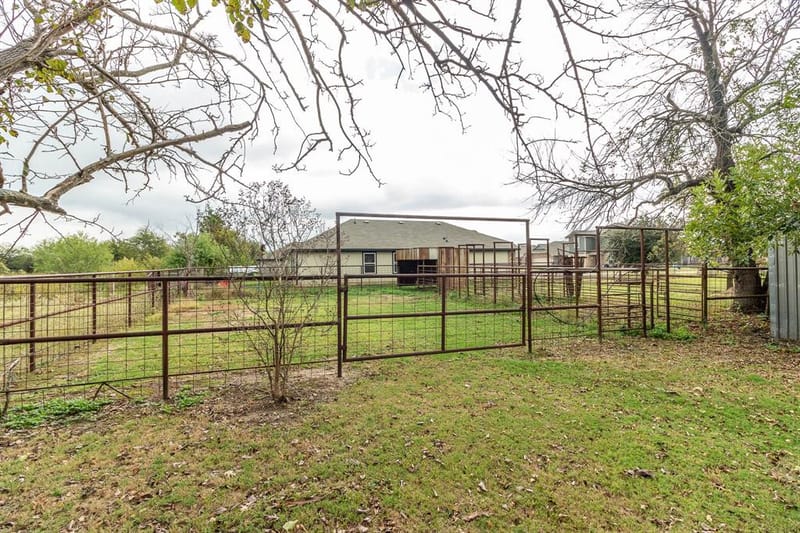 801 S Sutton Street, Mabank TX 75147 - Photo 13