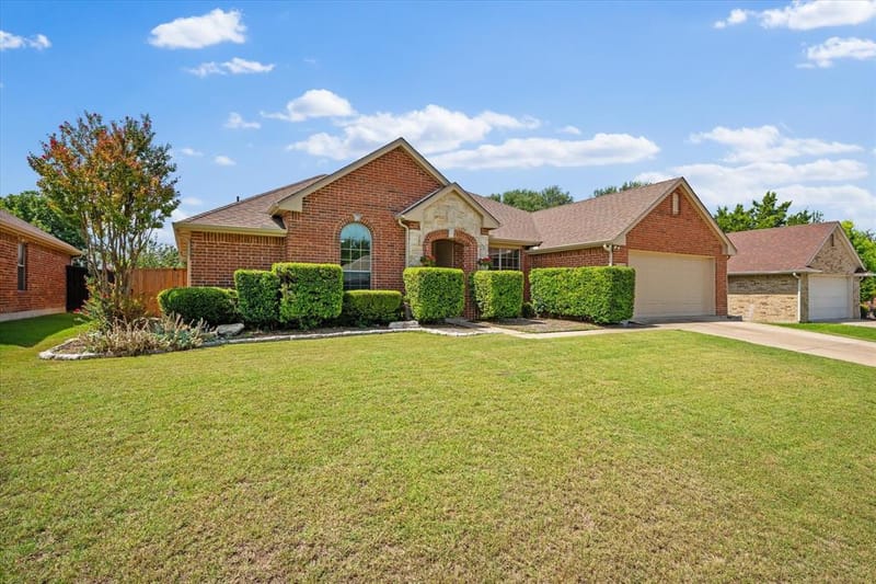 6030 Cynthia Drive, Midlothian TX 76065 - Photo 2