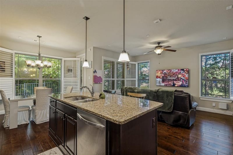 1017 Brook Hollow Drive, Euless TX 76039 - Photo 5