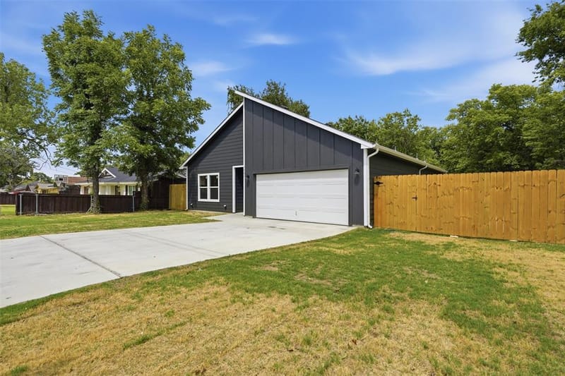 5931 Forest Haven Drive, Forest Hill TX 76119 - Photo 3