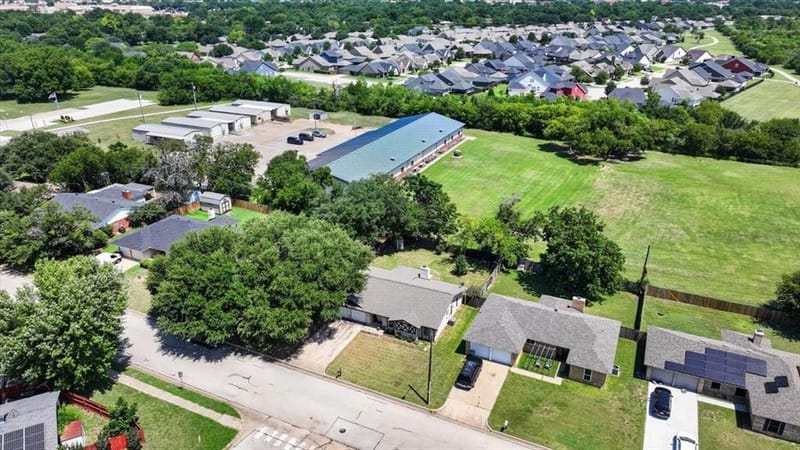 523 Lynnewood Avenue, Burleson TX 76028 - Photo 27