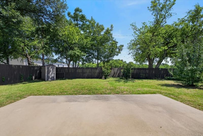 523 Lynnewood Avenue, Burleson TX 76028 - Photo 22
