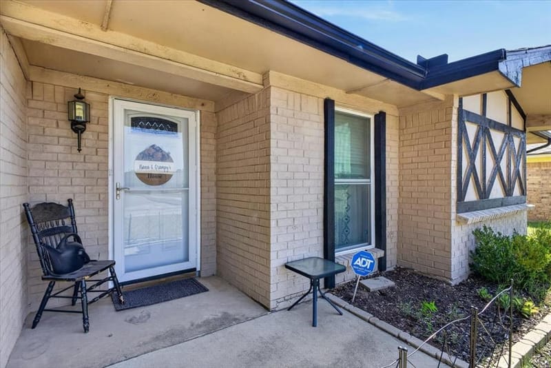 523 Lynnewood Avenue, Burleson TX 76028 - Photo 5
