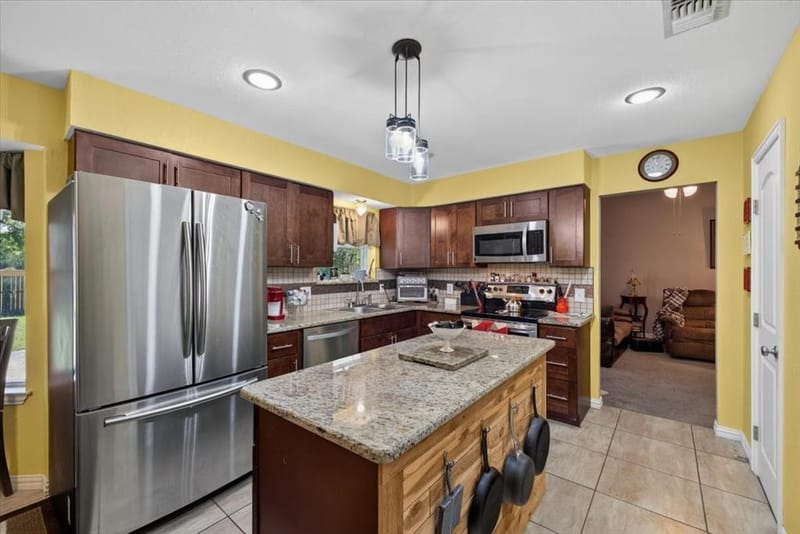 523 Lynnewood Avenue, Burleson TX 76028 - Photo 9