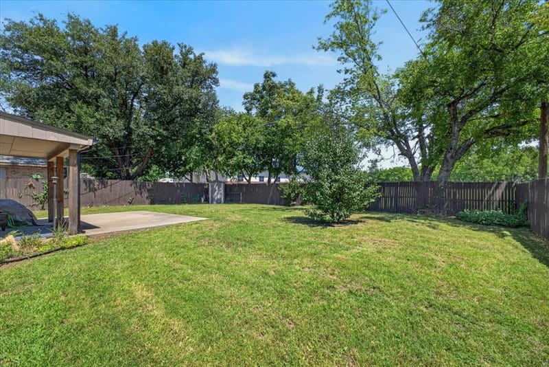 523 Lynnewood Avenue, Burleson TX 76028 - Photo 24