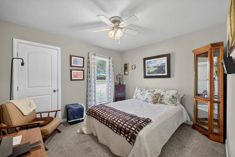 523 Lynnewood Avenue, Burleson TX 76028 - Photo 15