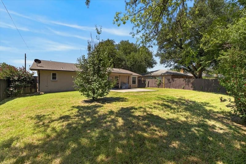 523 Lynnewood Avenue, Burleson TX 76028 - Photo 25