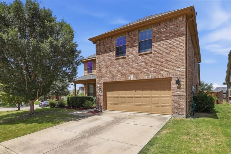 712 Hawk Valley Drive, Little Elm TX 75068 - Photo 2