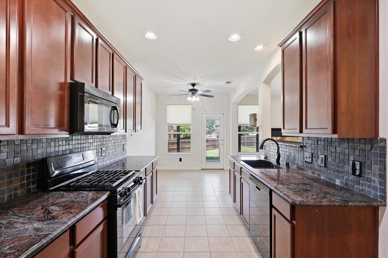 712 Hawk Valley Drive, Little Elm TX 75068 - Photo 17