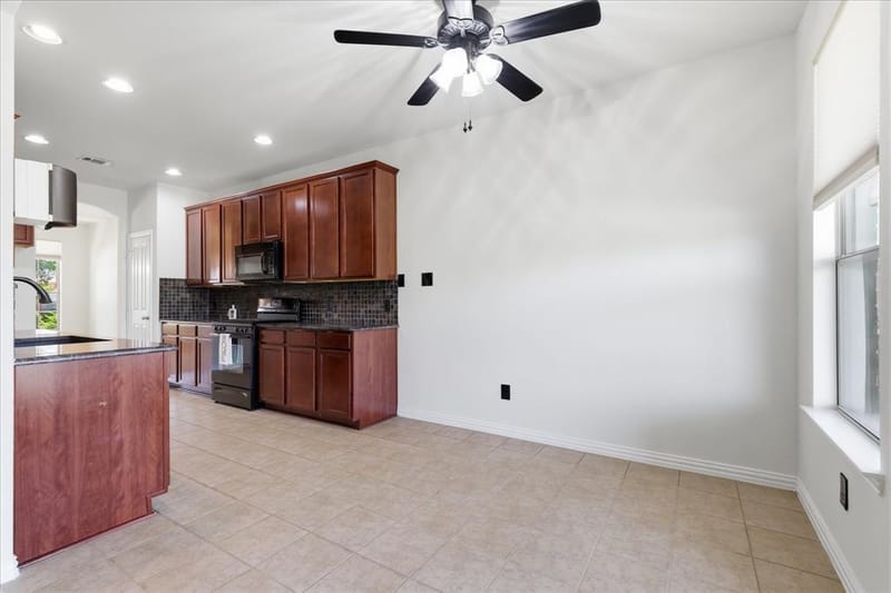 712 Hawk Valley Drive, Little Elm TX 75068 - Photo 12