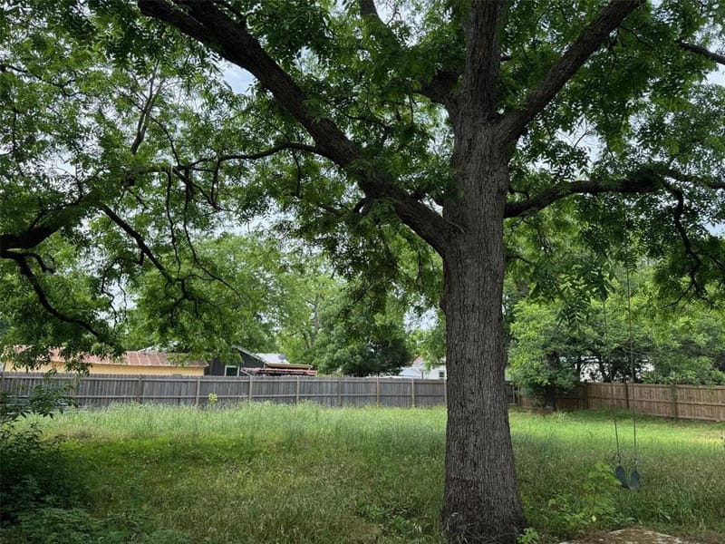 504 Sherman Street, Tioga TX 76271 - Photo 2