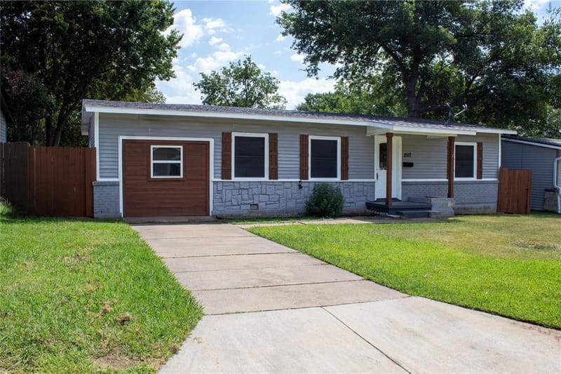 2117 N Hickory Street, Sherman TX 75092 - Photo 2