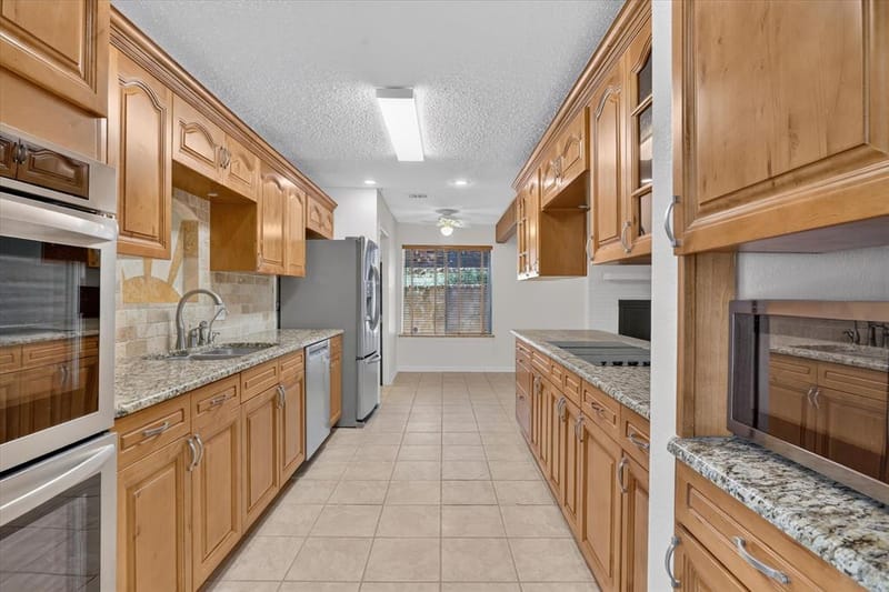 1820 Holly Oak Street, Arlington TX 76012 - Photo 8