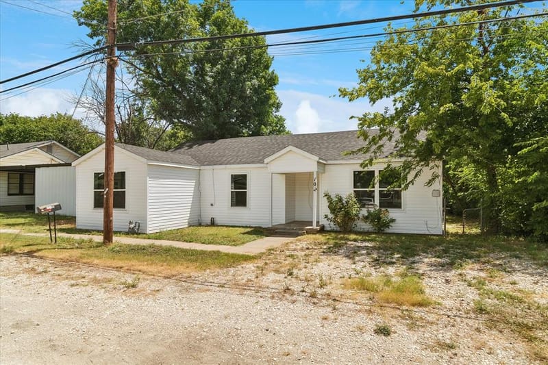 102 N 3rd Street, Sanger TX 76266 - Photo 2