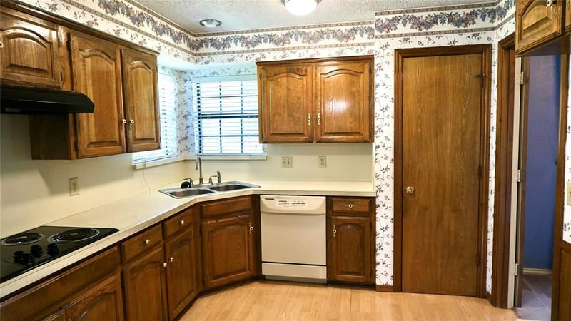 4724 Meadowview Drive, Mesquite TX 75150 - Photo 9