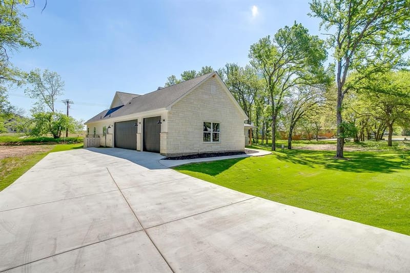 6705 Westover Drive, Granbury TX 76049 - Photo 2