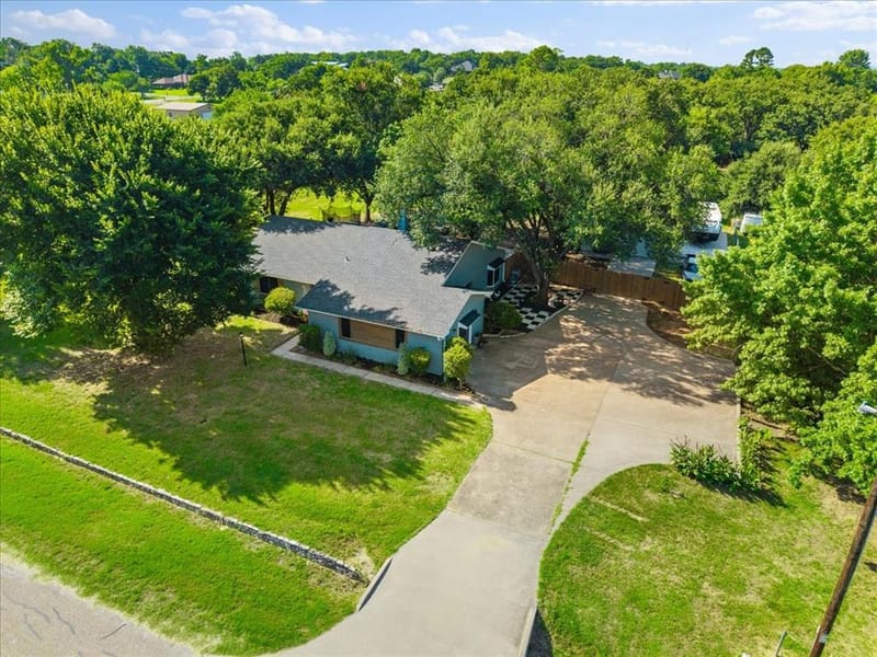 209 Live Oak Lane, Burleson TX 76028 - Photo 2