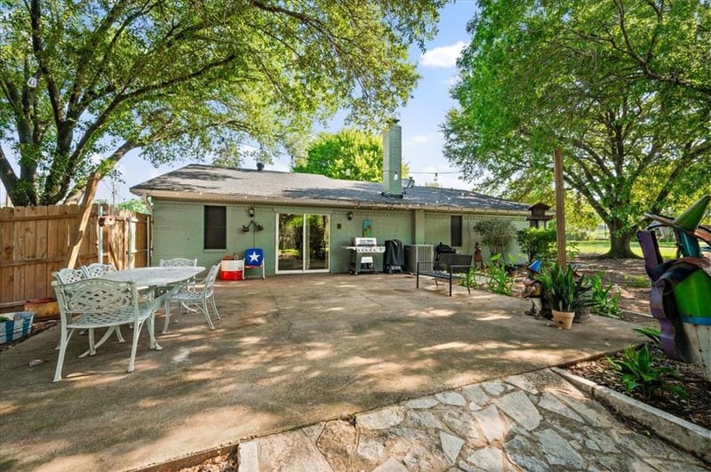 209 Live Oak Lane, Burleson TX 76028 - Photo 17