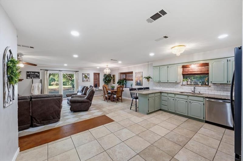 209 Live Oak Lane, Burleson TX 76028 - Photo 7