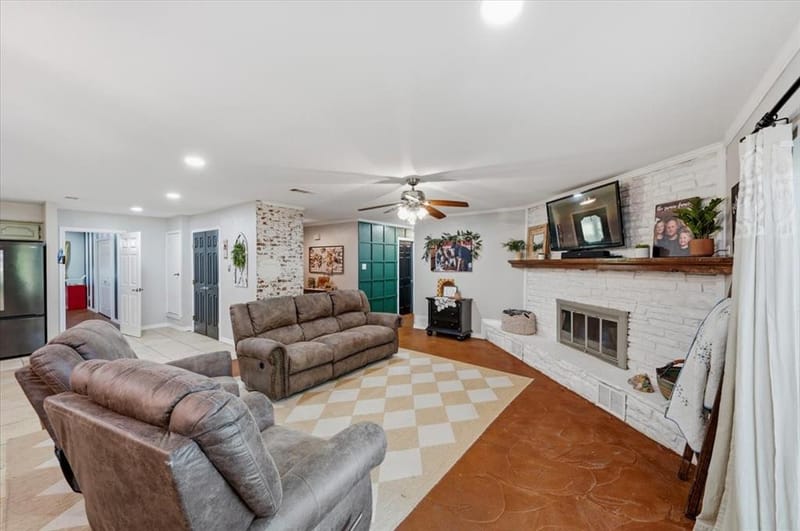 209 Live Oak Lane, Burleson TX 76028 - Photo 5