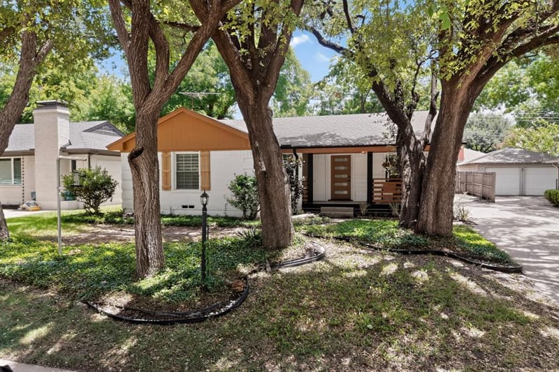 10520 Lippitt Avenue, Dallas TX 75218 - Photo 2