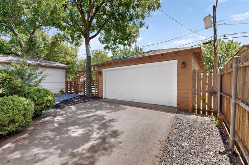 10520 Lippitt Avenue, Dallas TX 75218 - Photo 34