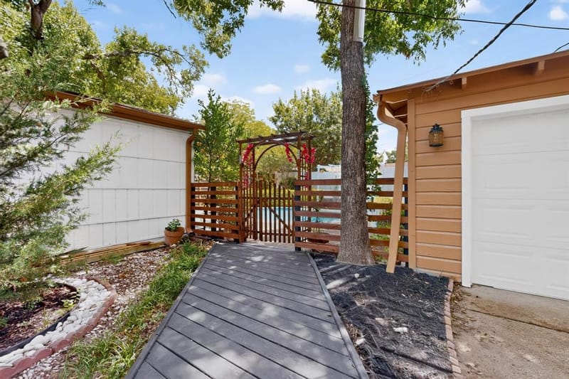 10520 Lippitt Avenue, Dallas TX 75218 - Photo 33