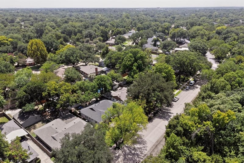 10520 Lippitt Avenue, Dallas TX 75218 - Photo 4