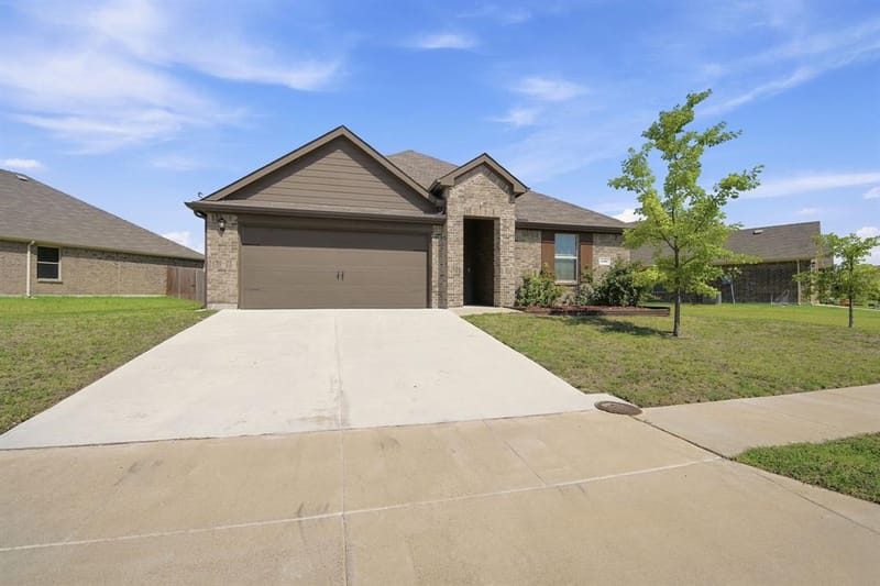 1100 Canterbury Lane, Ennis TX 75119 - Photo 2