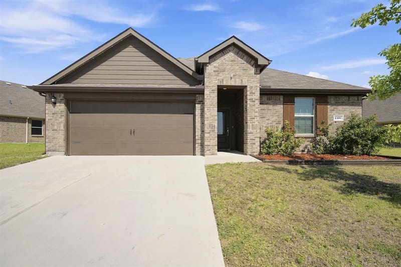 1100 Canterbury Lane, Ennis TX 75119 - Photo 3