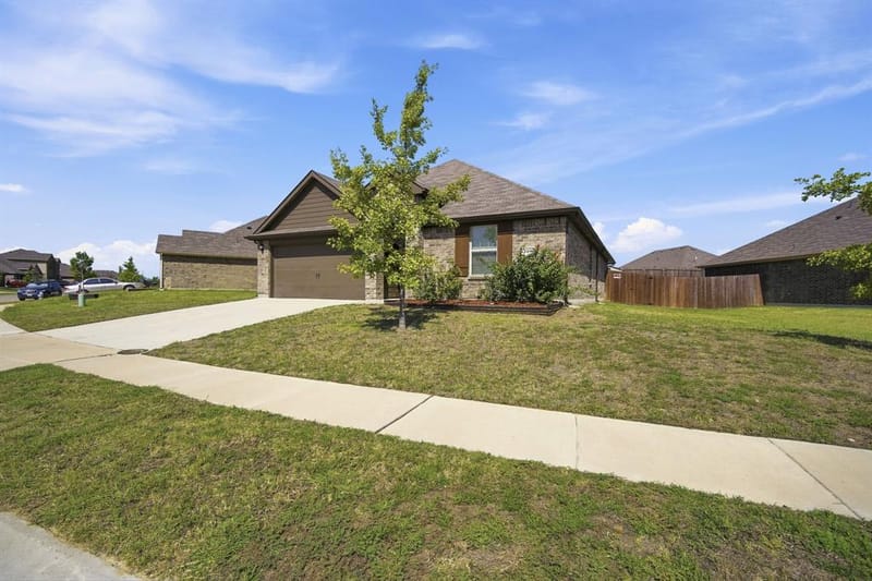 1100 Canterbury Lane, Ennis TX 75119 - Photo 5