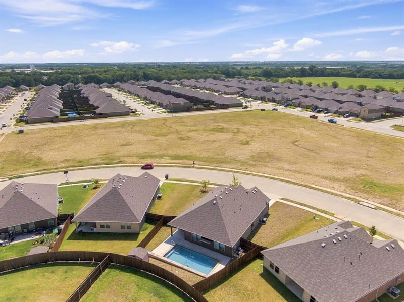 1100 Canterbury Lane, Ennis TX 75119 - Photo 34