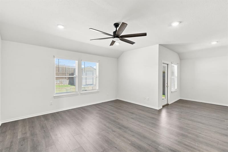 1100 Canterbury Lane, Ennis TX 75119 - Photo 10