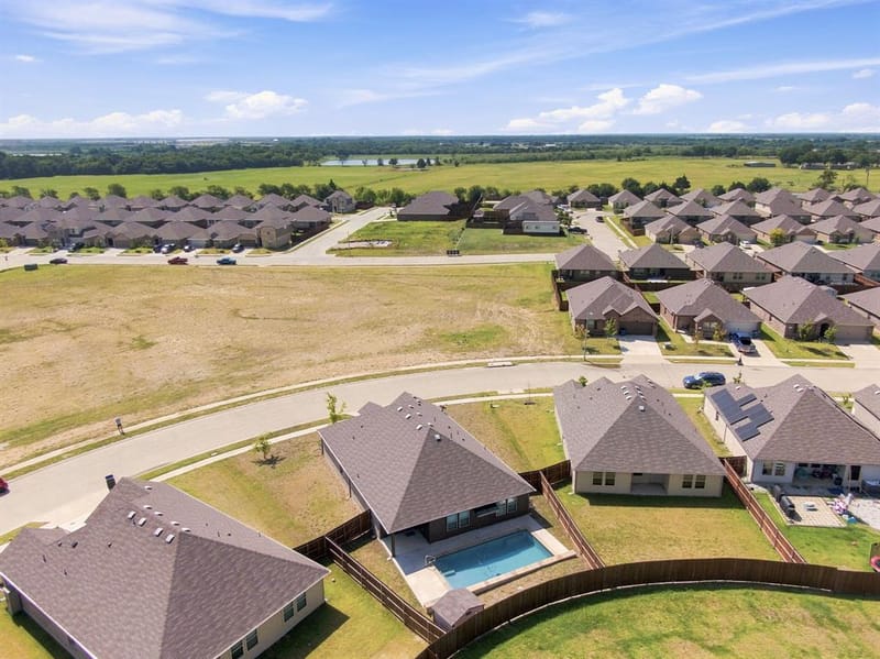 1100 Canterbury Lane, Ennis TX 75119 - Photo 33