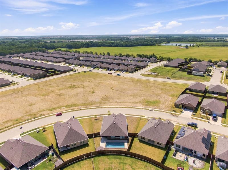 1100 Canterbury Lane, Ennis TX 75119 - Photo 35