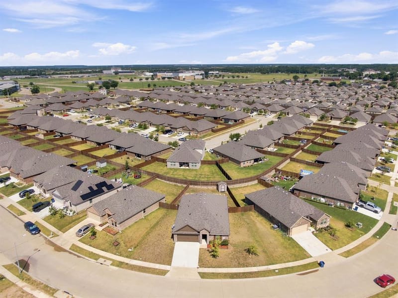 1100 Canterbury Lane, Ennis TX 75119 - Photo 29