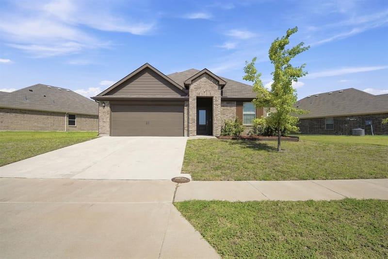 1100 Canterbury Lane, Ennis TX 75119 - Photo 4
