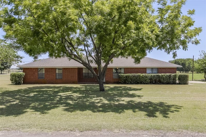 301 Vinyard Drive, Waxahachie TX 75167 - Photo 2