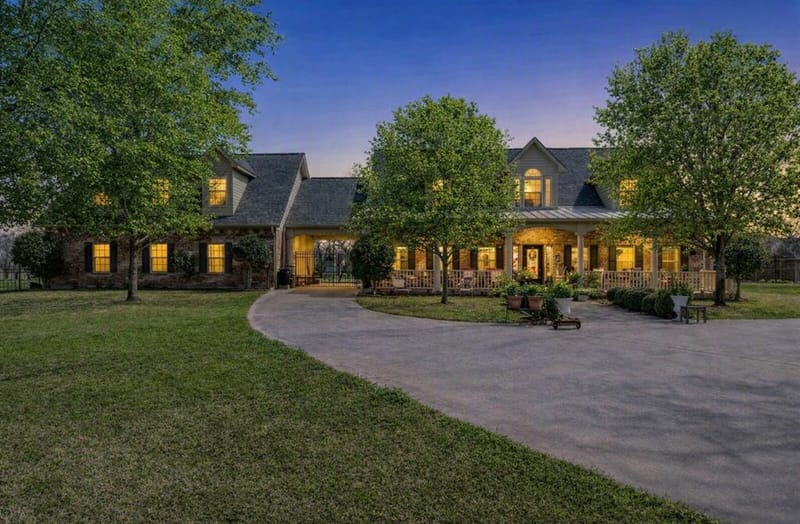 9001 Sawgrass Court, Granbury TX 76049 - Photo 2