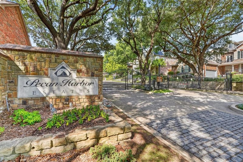 4209 Pinecreek Drive, Rowlett TX 75088 - Photo 2