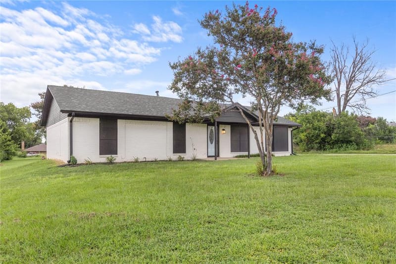 1939 E Texas Street, Denison TX 75021 - Photo 2