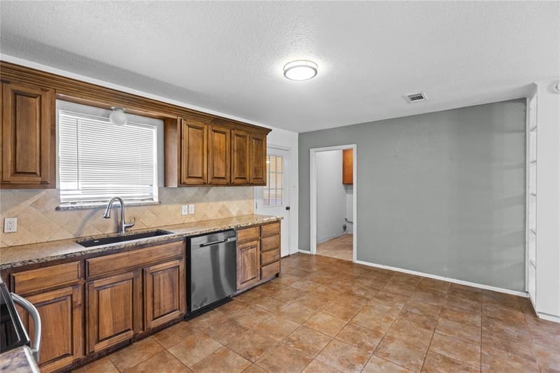 1939 E Texas Street, Denison TX 75021 - Photo 10